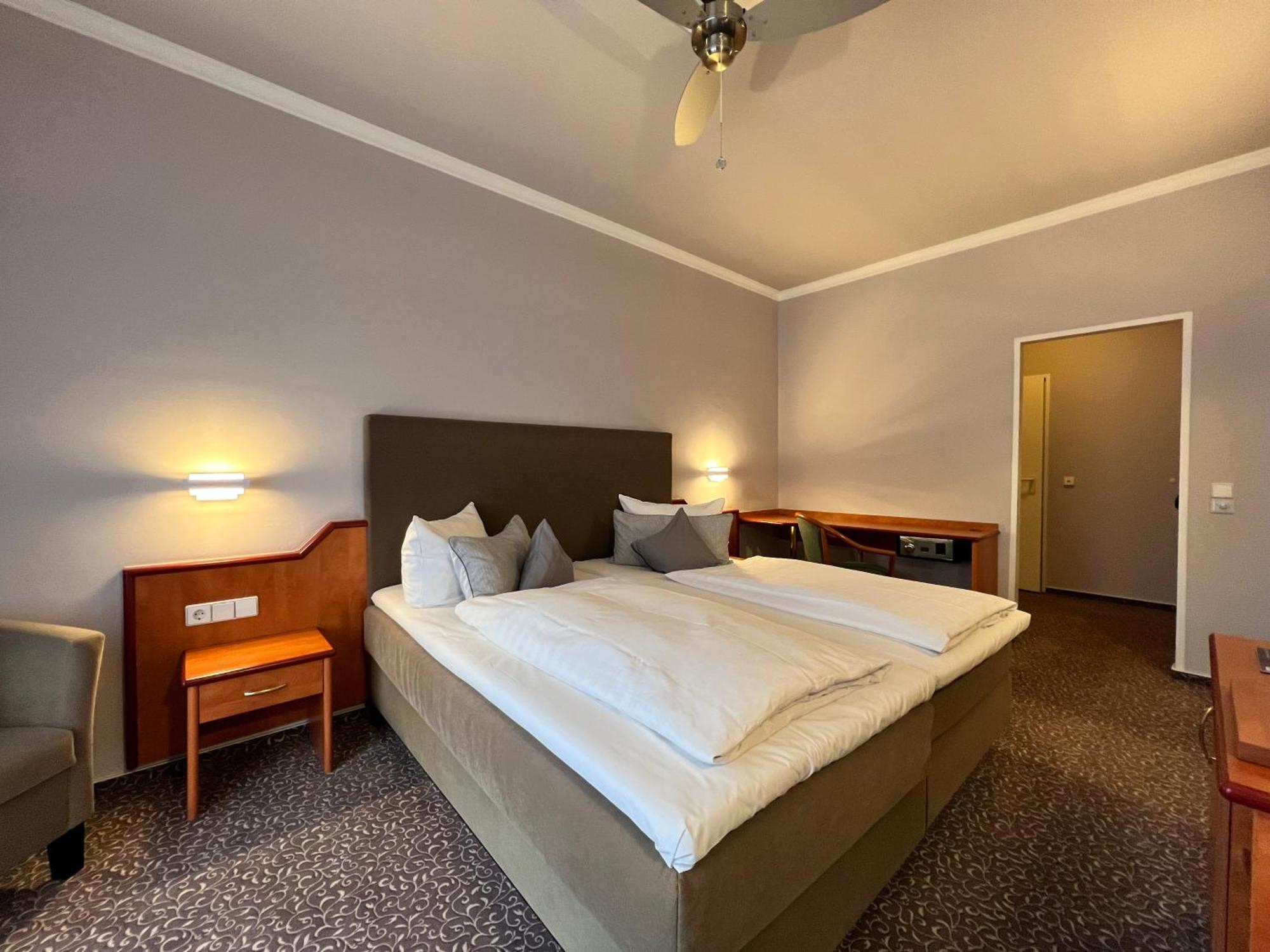 Hotel Victoria บาดครอยซ์นาค ภายนอก รูปภาพ